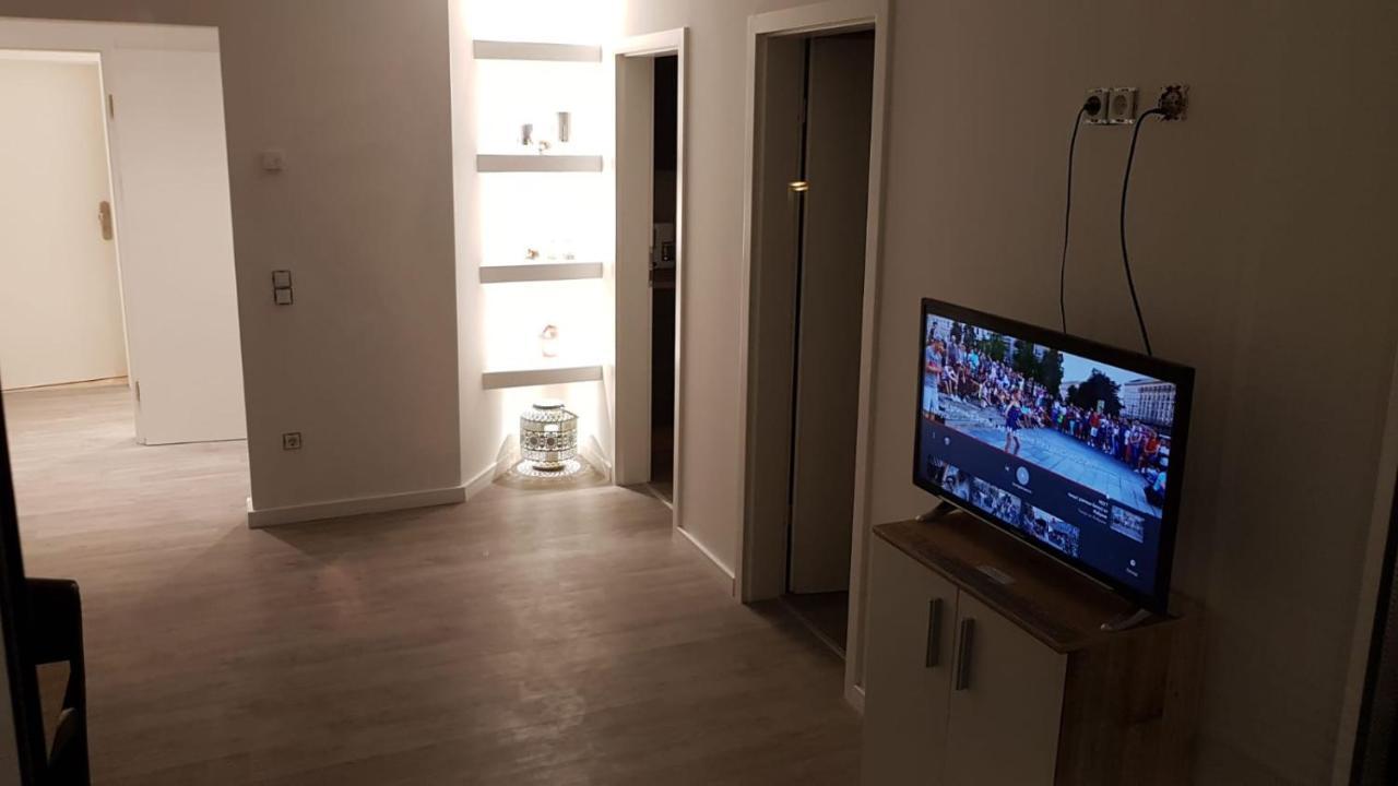 Ferienwohnung Mit Jacuzzi Naehe Flughafen Koeln Bonn Troisdorf Exterior foto