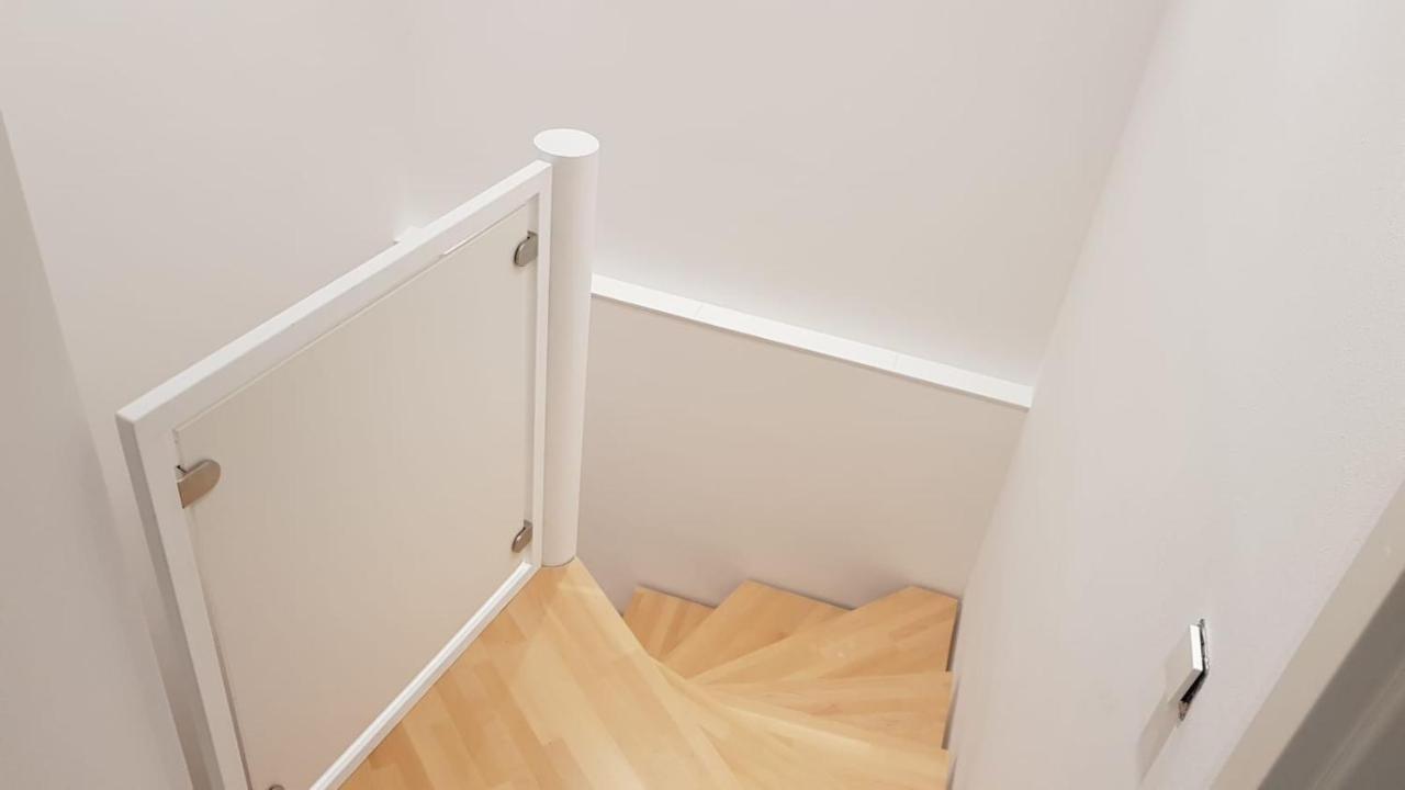 Ferienwohnung Mit Jacuzzi Naehe Flughafen Koeln Bonn Troisdorf Exterior foto